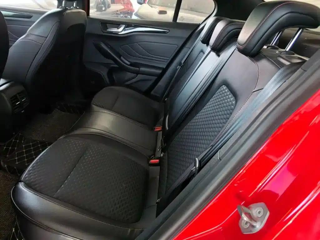 2020 Ford Focus Sedan EcoBoost 180 Automatic ST Line — миниатюра 17