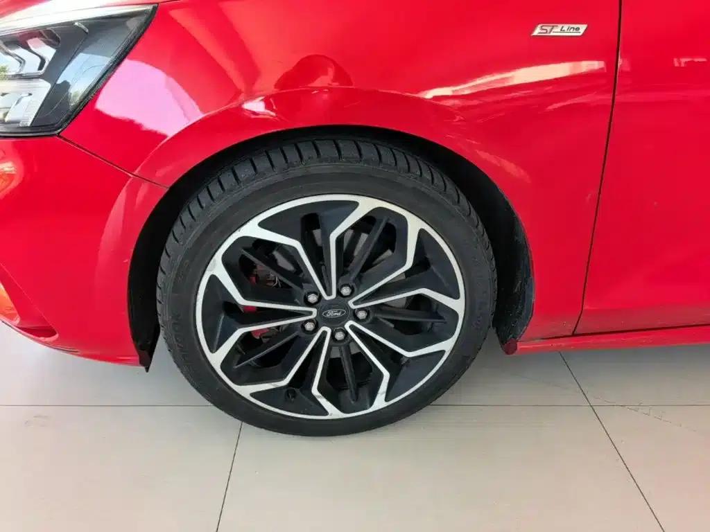 2020 Ford Focus Sedan EcoBoost 180 Automatic ST Line — миниатюра 23