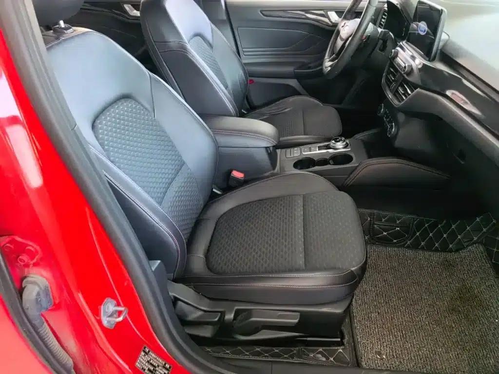 2020 Ford Focus Sedan EcoBoost 180 Automatic ST Line — миниатюра 25