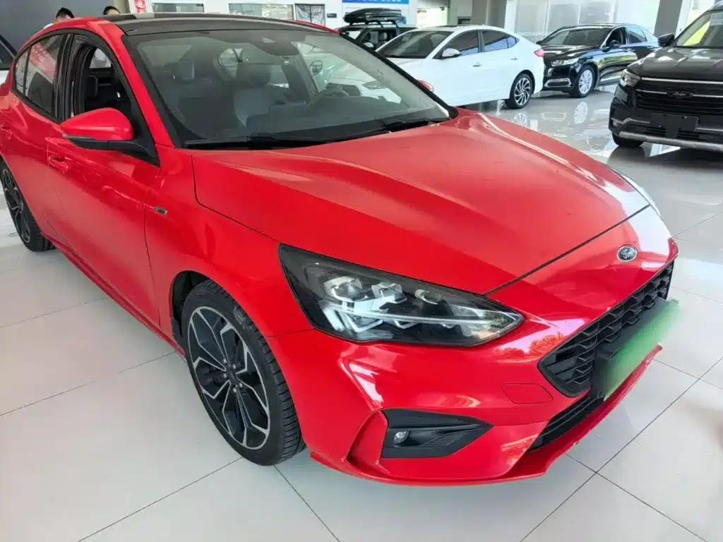 2020 Ford Focus Sedan EcoBoost 180 Automatic ST Line — миниатюра 4