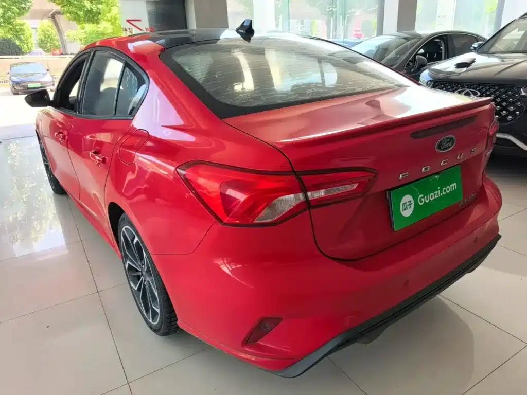 2020 Ford Focus Sedan EcoBoost 180 Automatic ST Line — миниатюра 5