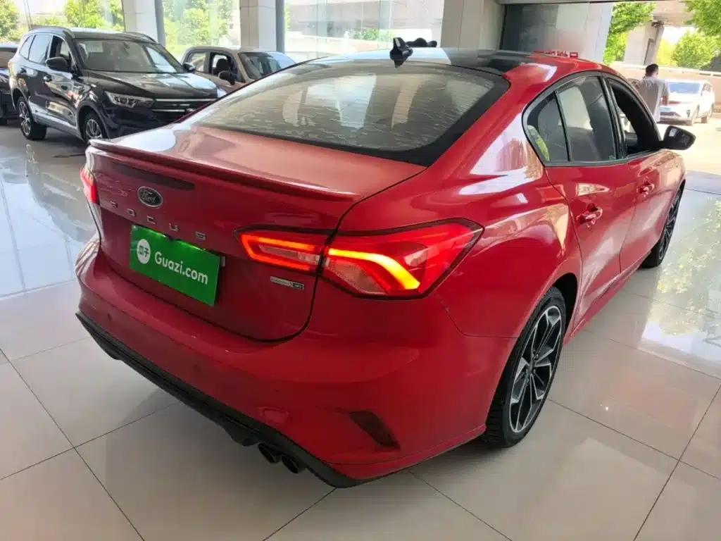 2020 Ford Focus Sedan EcoBoost 180 Automatic ST Line — миниатюра 7