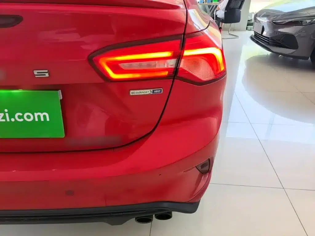 2020 Ford Focus Sedan EcoBoost 180 Automatic ST Line — миниатюра 8