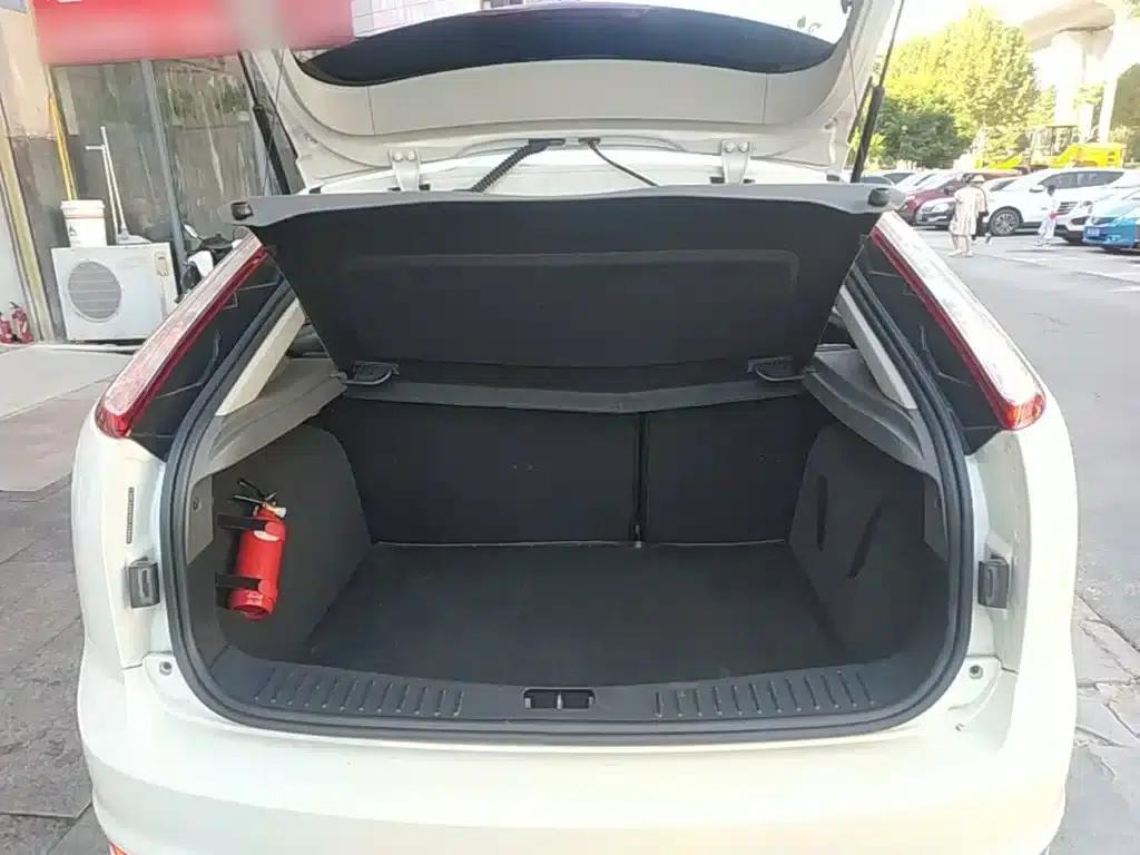 Ford Focus 2013 Hatchback Classic 1.8L Automatic Basic Model — миниатюра 19