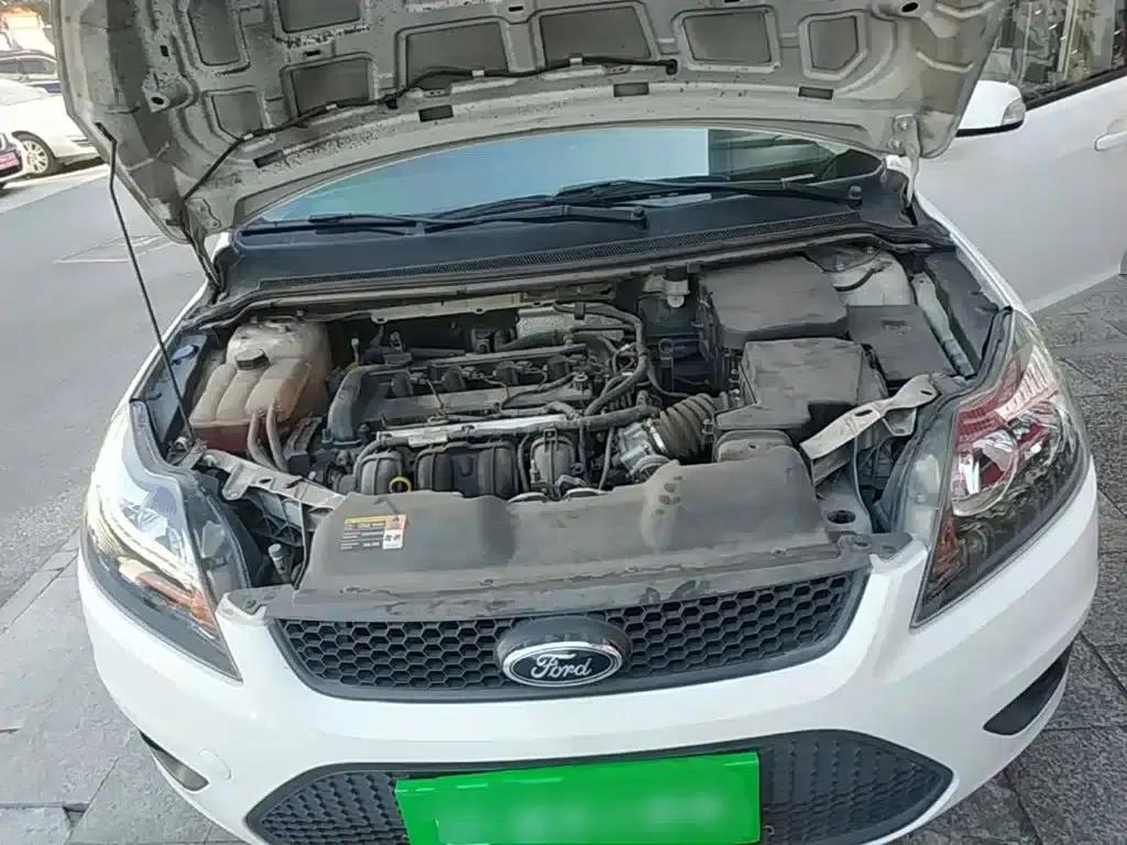 Ford Focus 2013 Hatchback Classic 1.8L Automatic Basic Model — миниатюра 20