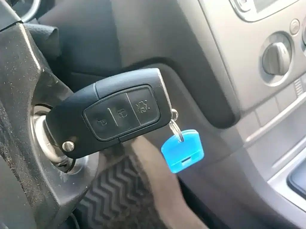 Ford Focus 2013 Hatchback Classic 1.8L Automatic Basic Model — миниатюра 9
