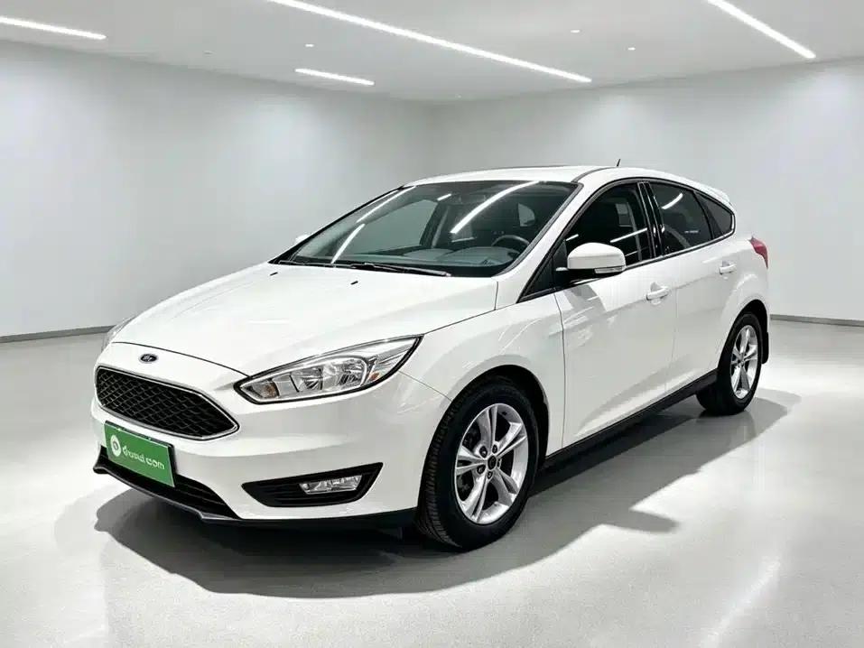 Ford Focus 2015 Hatchback 1.6L Automatic Comfort — миниатюра 1