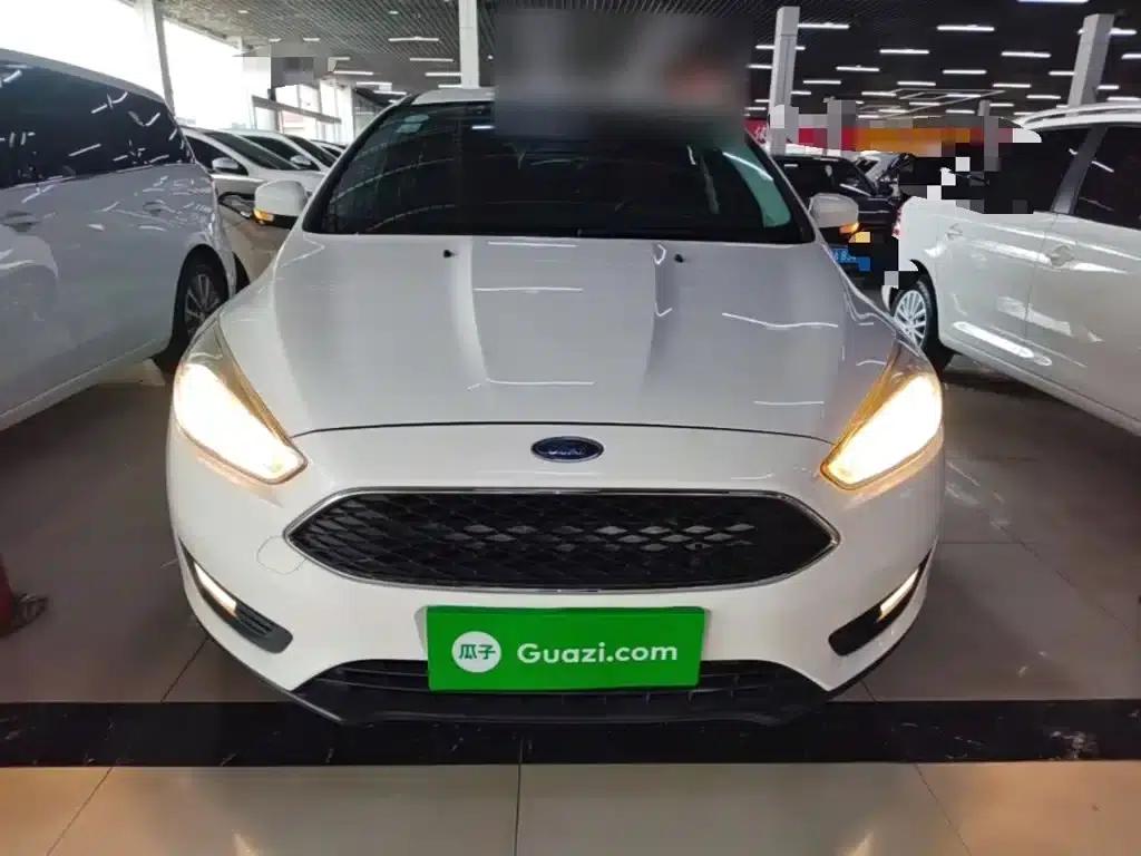 Ford Focus 2015 Hatchback 1.6L Automatic Comfort — миниатюра 3