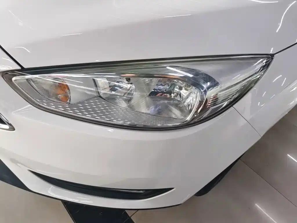 Ford Focus 2015 Hatchback 1.6L Automatic Comfort — миниатюра 24