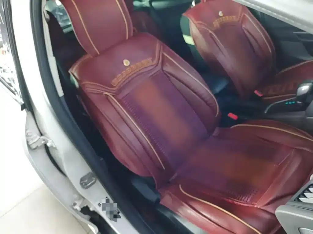Ford Focus 2015 Hatchback 1.6L Automatic Comfort — миниатюра 25