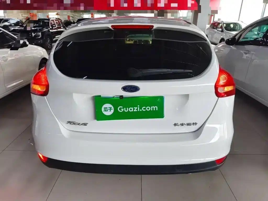 Ford Focus 2015 Hatchback 1.6L Automatic Comfort — миниатюра 6