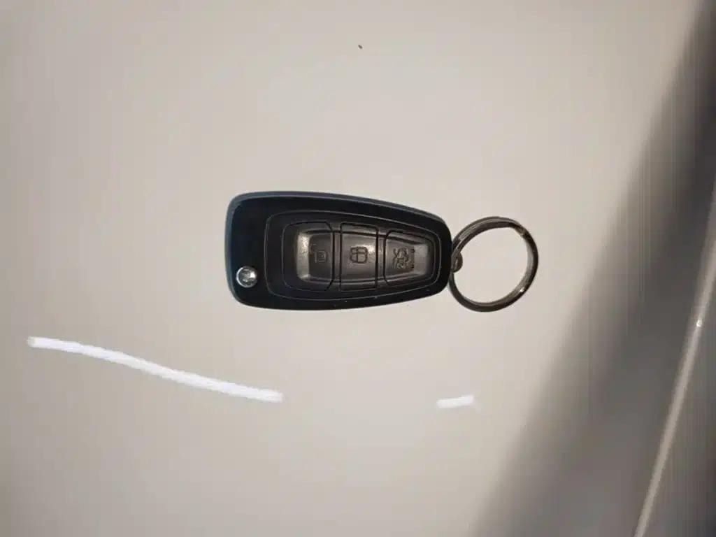 Ford Focus 2015 Hatchback 1.6L Automatic Comfort — миниатюра 9