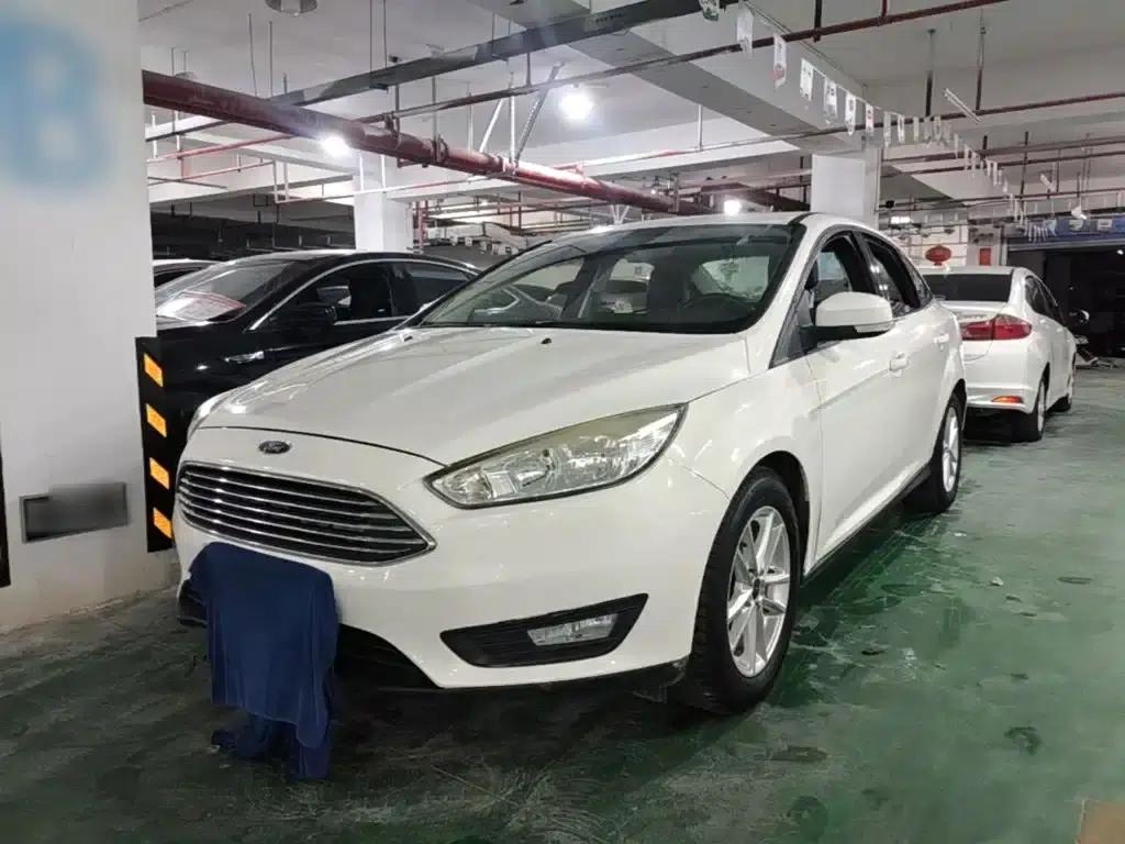 Ford Focus 2018 Sedan Classic 1.6L Automatic Fashion Smart Edition — миниатюра 2
