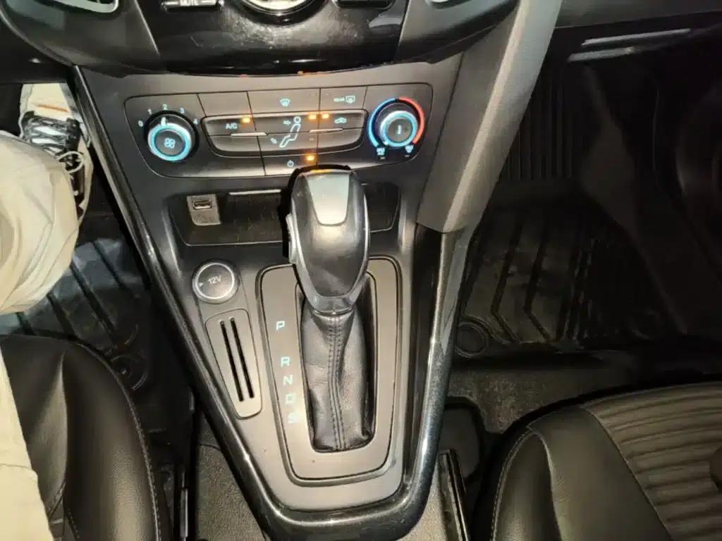 Ford Focus 2018 Sedan Classic 1.6L Automatic Fashion Smart Edition — миниатюра 14