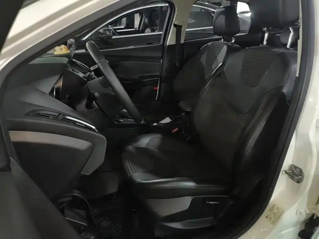 Ford Focus 2018 Sedan Classic 1.6L Automatic Fashion Smart Edition — миниатюра 15