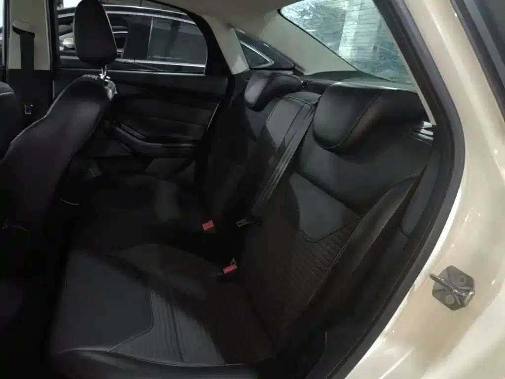 Ford Focus 2018 Sedan Classic 1.6L Automatic Fashion Smart Edition — миниатюра 17