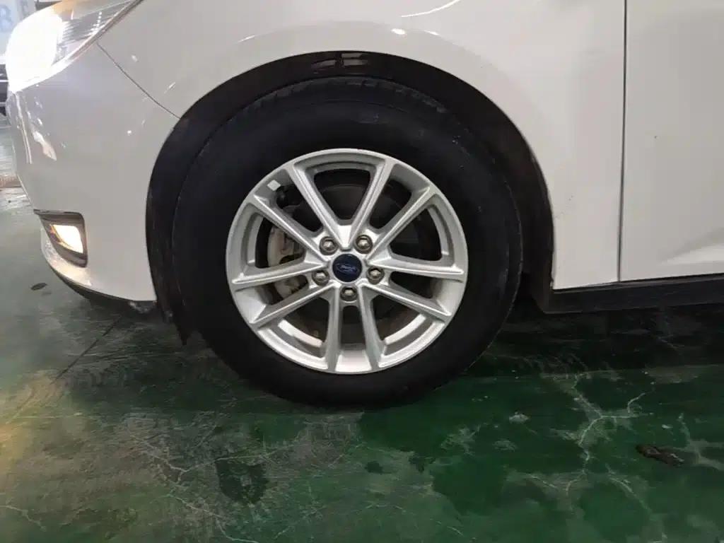 Ford Focus 2018 Sedan Classic 1.6L Automatic Fashion Smart Edition — миниатюра 23