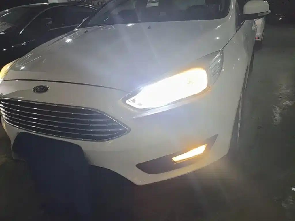 Ford Focus 2018 Sedan Classic 1.6L Automatic Fashion Smart Edition — миниатюра 24
