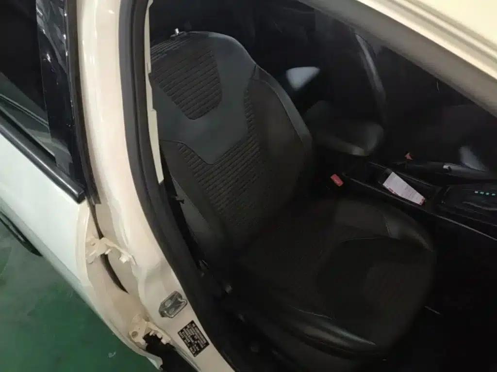 Ford Focus 2018 Sedan Classic 1.6L Automatic Fashion Smart Edition — миниатюра 25
