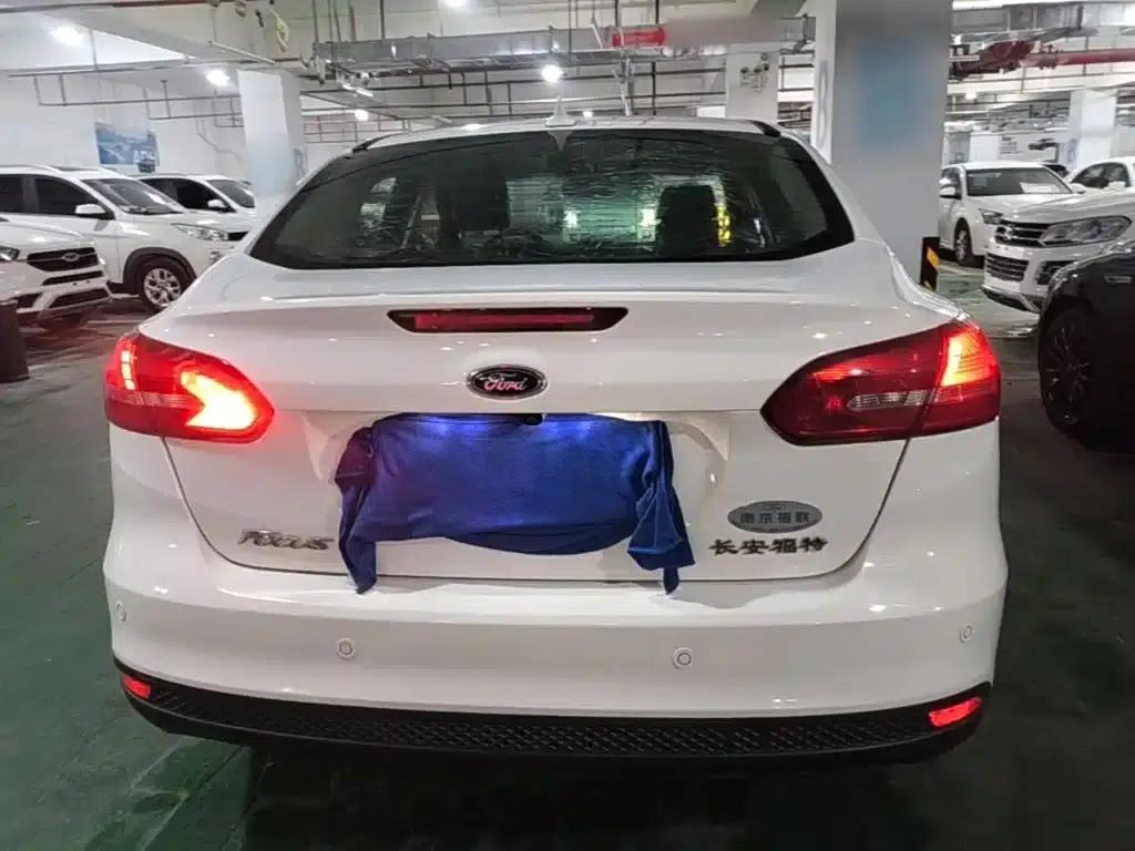 Ford Focus 2018 Sedan Classic 1.6L Automatic Fashion Smart Edition — миниатюра 6