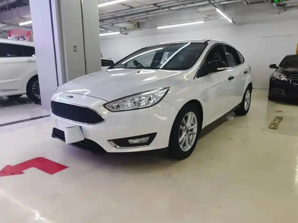 2015 Ford Focus Hatchback EcoBoost 125 Automatic Super Sport Edition — миниатюра 2