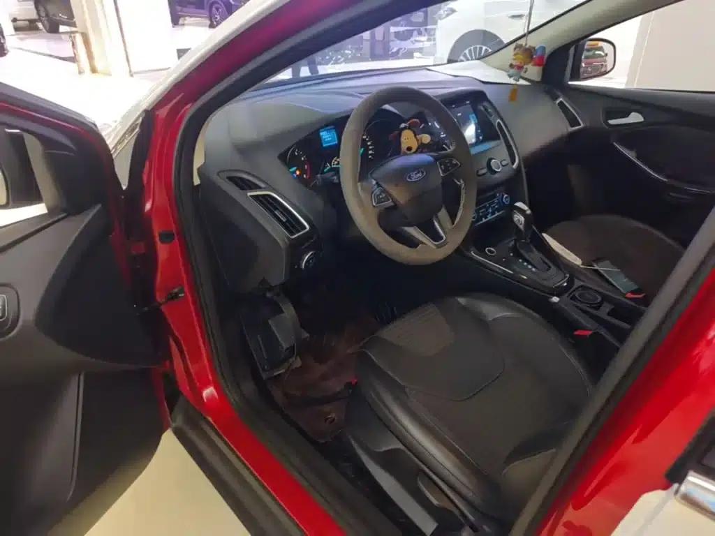 2015 Ford Focus Hatchback EcoBoost 125 Automatic Super Sport Edition — миниатюра 16
