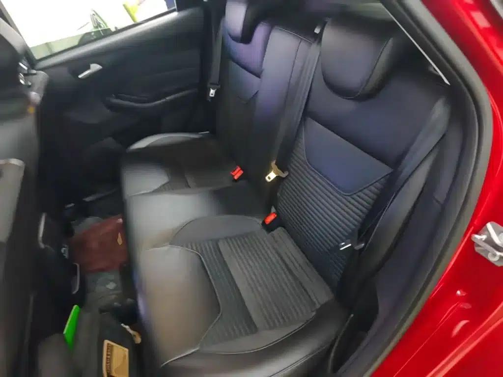 2015 Ford Focus Hatchback EcoBoost 125 Automatic Super Sport Edition — миниатюра 17
