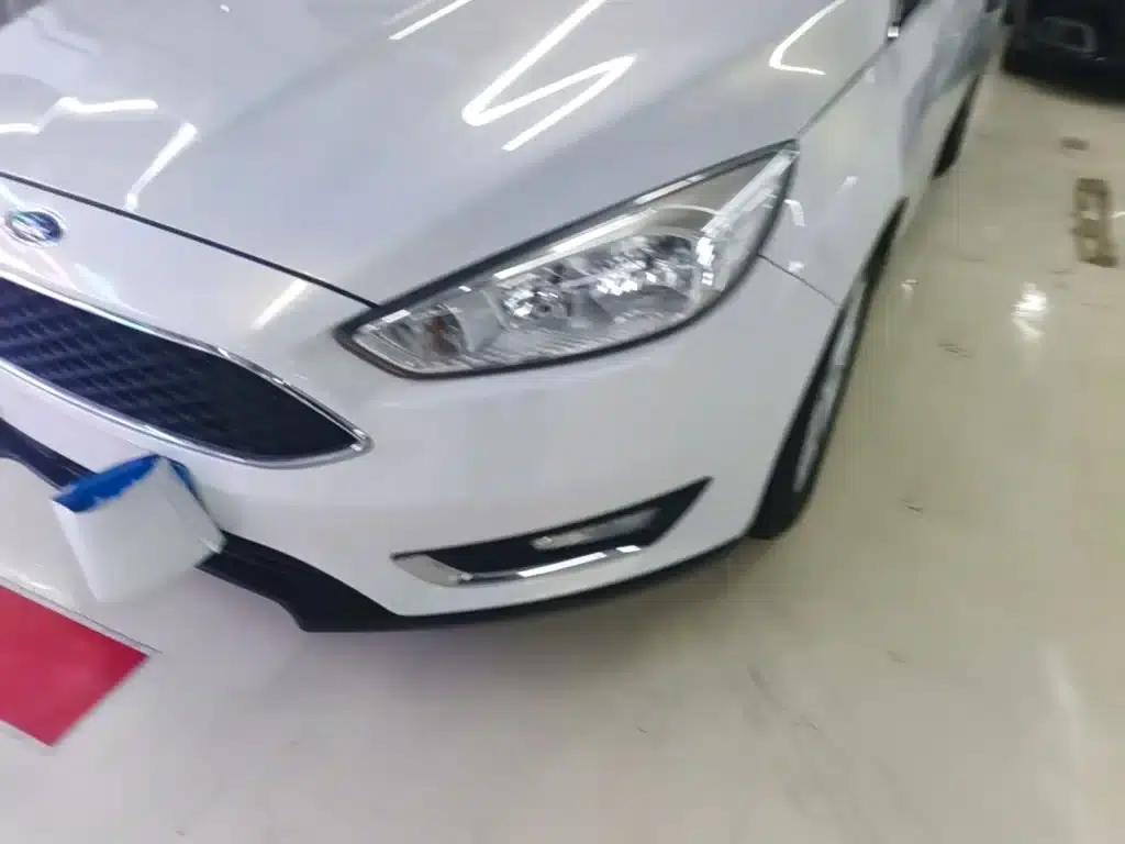 2015 Ford Focus Hatchback EcoBoost 125 Automatic Super Sport Edition — миниатюра 24