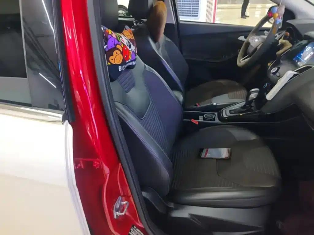 2015 Ford Focus Hatchback EcoBoost 125 Automatic Super Sport Edition — миниатюра 25