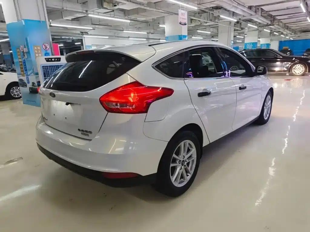 2015 Ford Focus Hatchback EcoBoost 125 Automatic Super Sport Edition — миниатюра 7