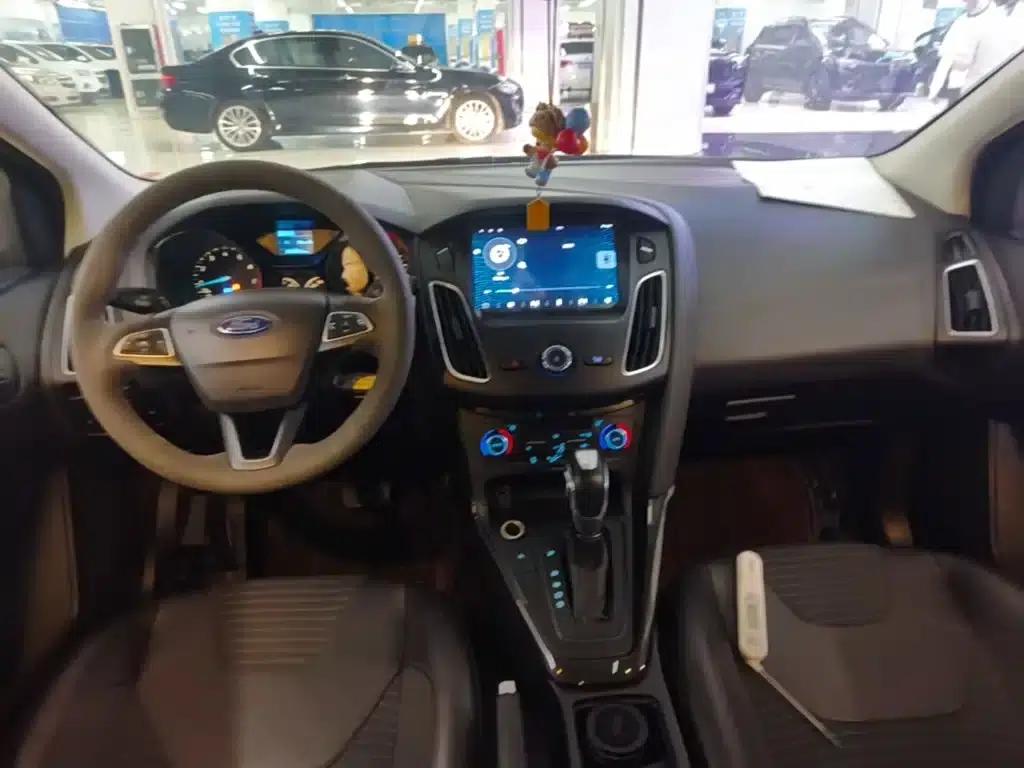 2015 Ford Focus Hatchback EcoBoost 125 Automatic Super Sport Edition — миниатюра 10