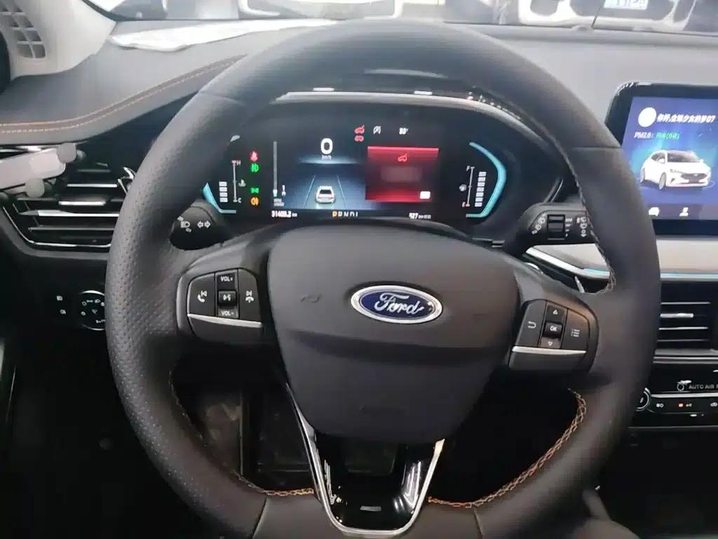 2022 Ford Focus Hatchback EcoBoost 180 Automatic Racing Edition — миниатюра 11