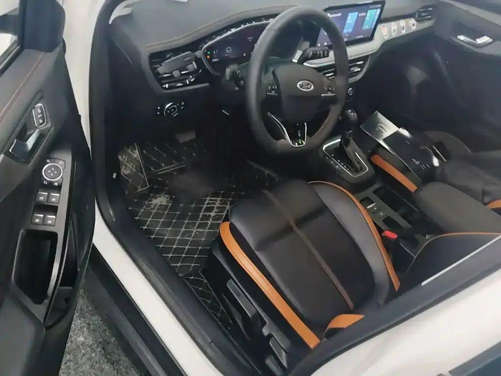 2022 Ford Focus Hatchback EcoBoost 180 Automatic Racing Edition — миниатюра 16