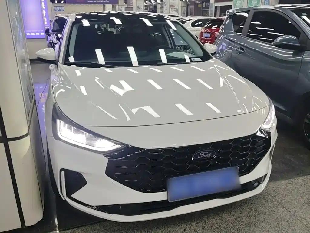 2022 Ford Focus Hatchback EcoBoost 180 Automatic Racing Edition — миниатюра 4
