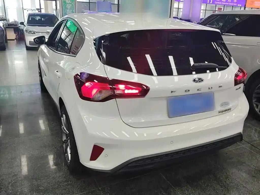 2022 Ford Focus Hatchback EcoBoost 180 Automatic Racing Edition — миниатюра 5