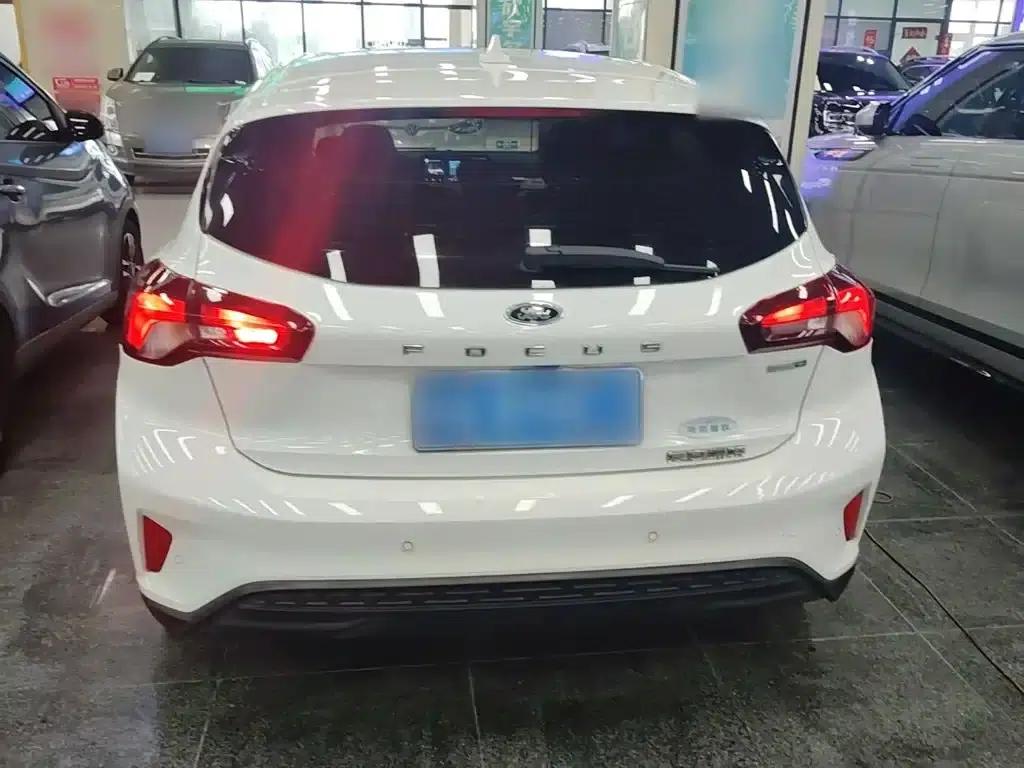 2022 Ford Focus Hatchback EcoBoost 180 Automatic Racing Edition — миниатюра 6