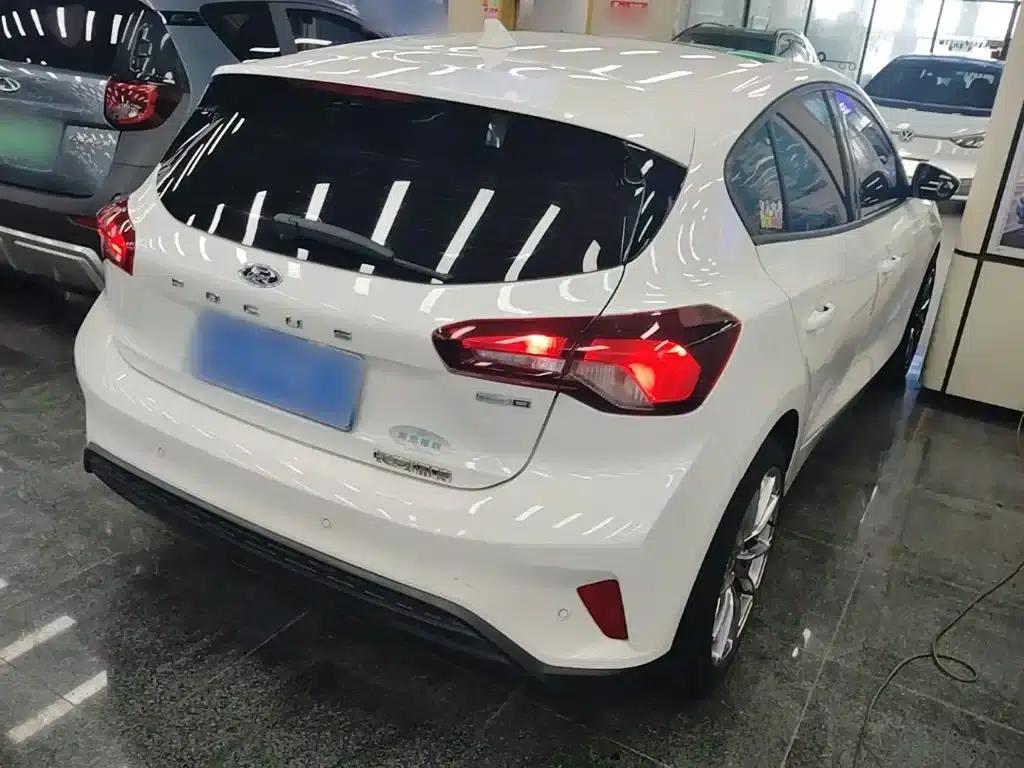 2022 Ford Focus Hatchback EcoBoost 180 Automatic Racing Edition — миниатюра 7