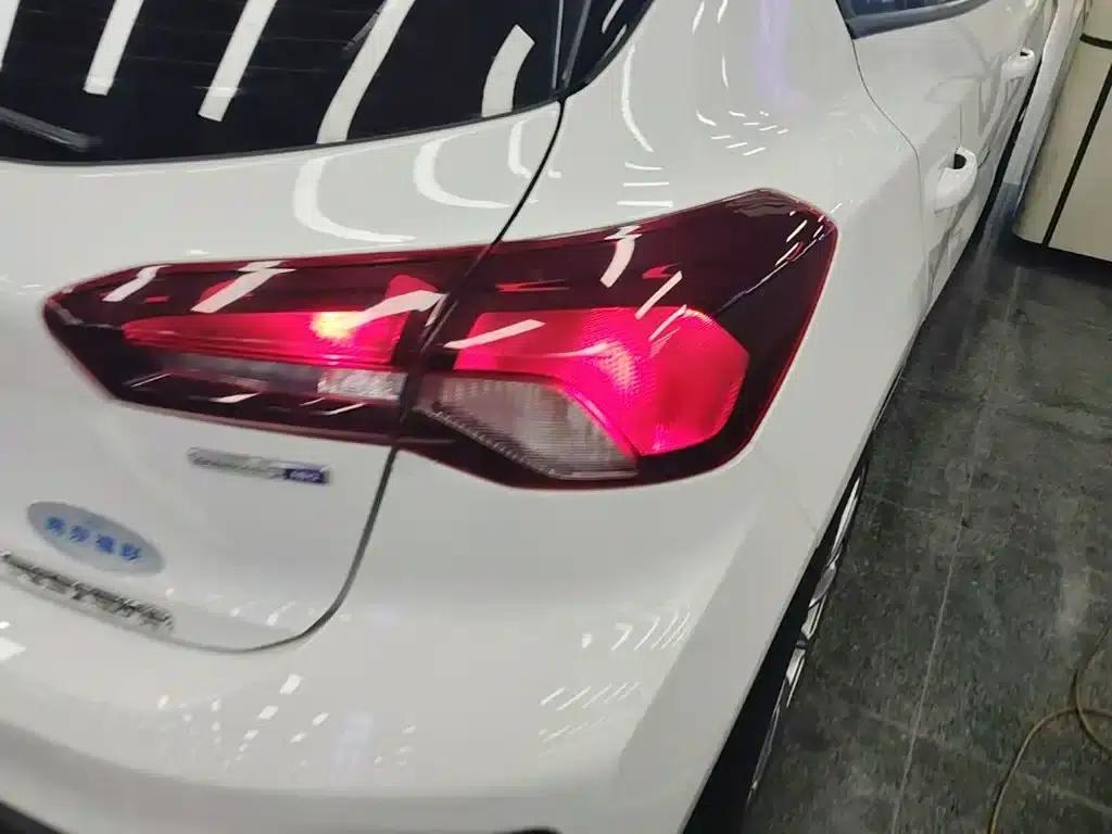 2022 Ford Focus Hatchback EcoBoost 180 Automatic Racing Edition — миниатюра 8