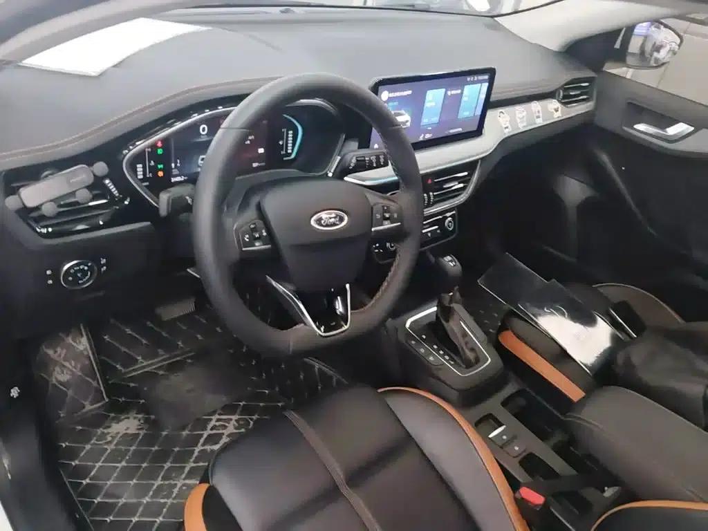 2022 Ford Focus Hatchback EcoBoost 180 Automatic Racing Edition — миниатюра 10