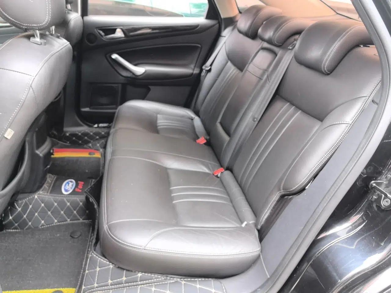 Ford Mondeo 2011 2.0L GTDi 200 Luxury Edition — миниатюра 17