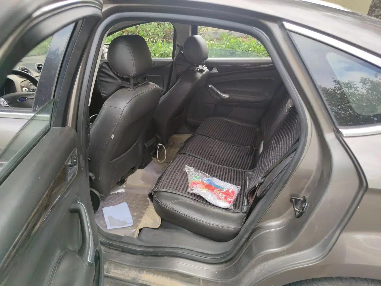 Ford Mondeo 2011 2.3L Luxury Model — миниатюра 17