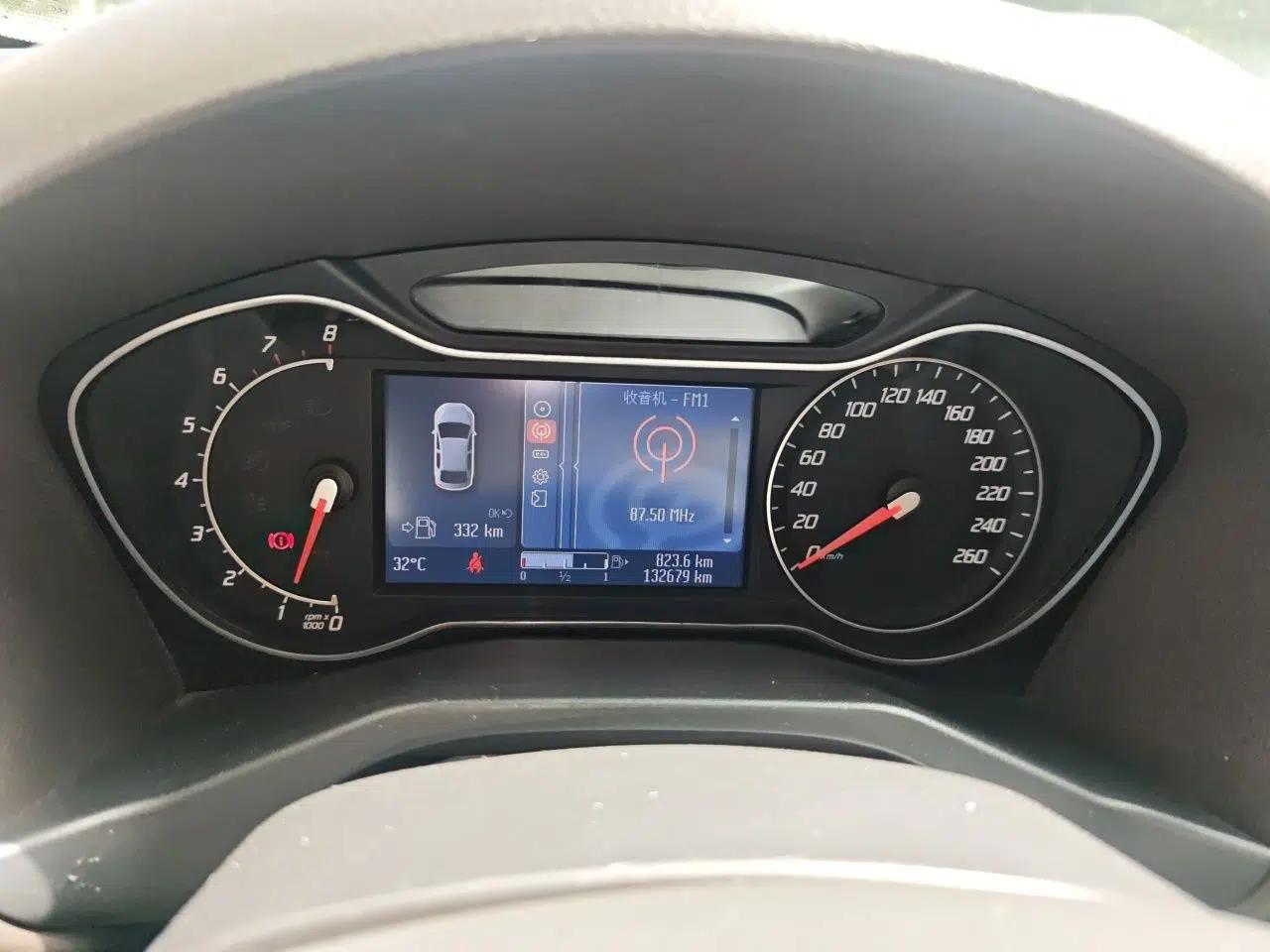 Ford Mondeo 2011 2.0L GTDi 200 Fashion Edition — миниатюра 11