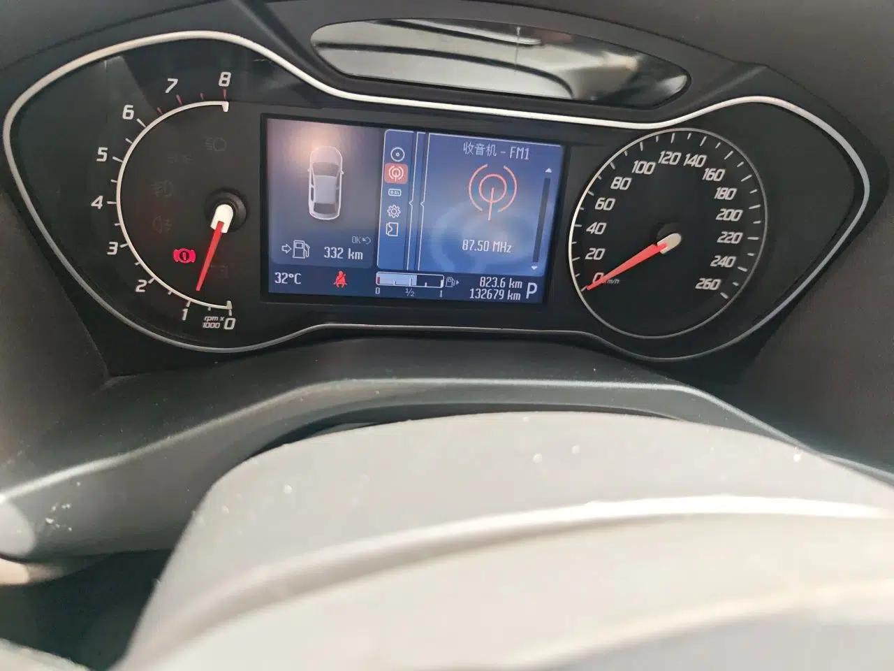 Ford Mondeo 2011 2.0L GTDi 200 Fashion Edition — миниатюра 12