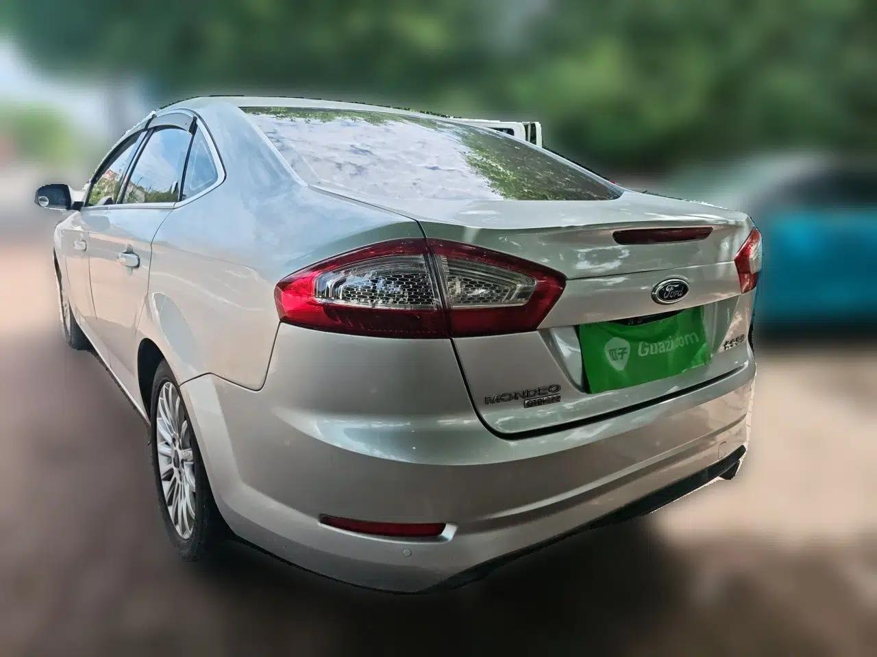 Ford Mondeo 2011 2.0L GTDi 200 Fashion Edition — миниатюра 4