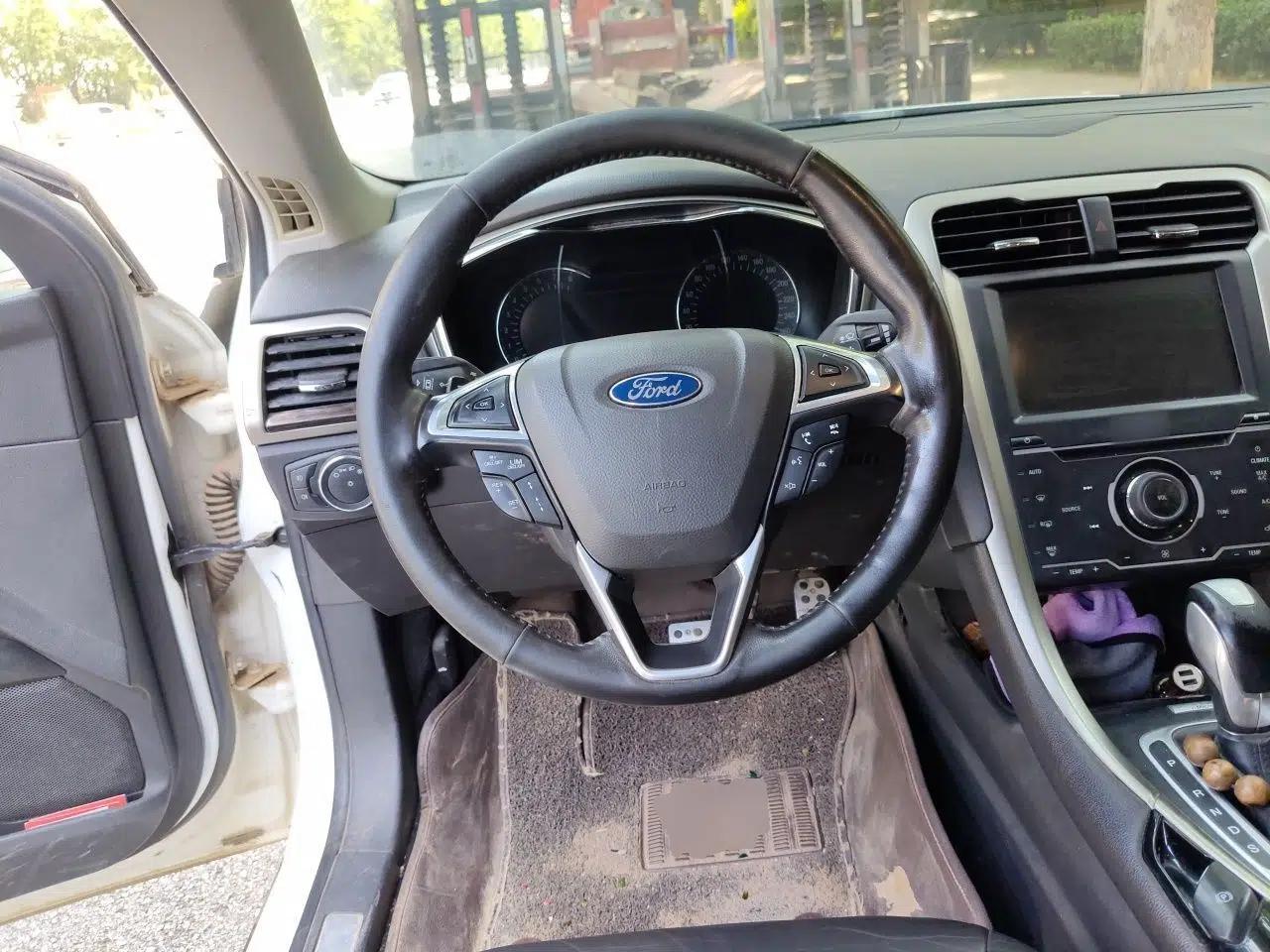 Ford Mondeo 2013 2.0L GTDi240 Ultimate Edition — миниатюра 10