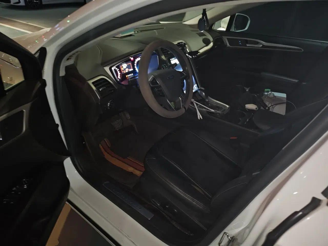 Ford Mondeo 2013 2.0L GTDi 200 Fashion Edition — миниатюра 12