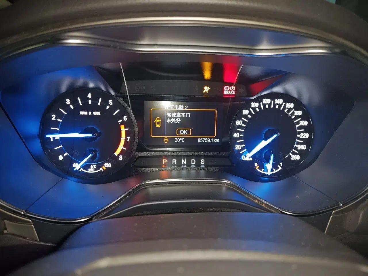 Ford Mondeo 2013 2.0L GTDi 200 Fashion Edition — миниатюра 8