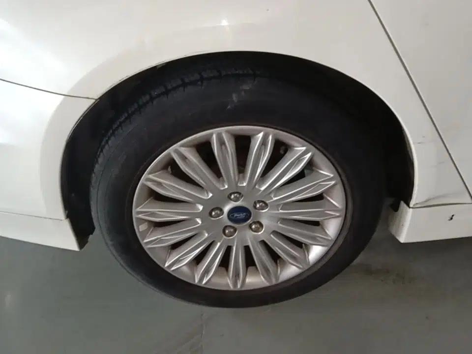 Ford Mondeo 2013 2.0L GTDi 200 Fashion Edition — миниатюра 11