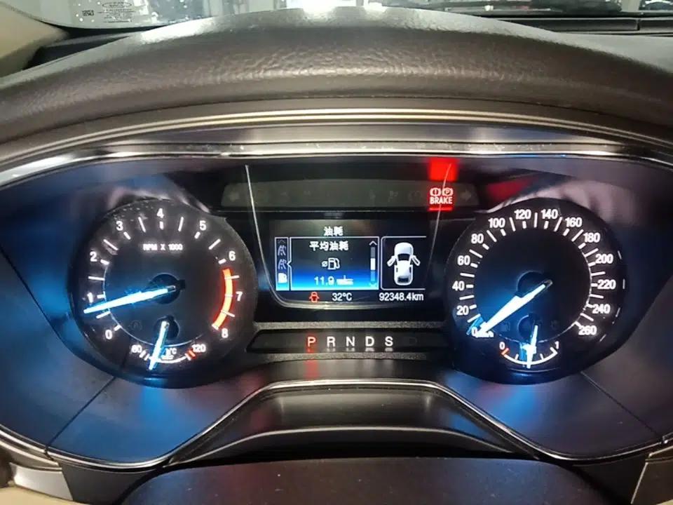Ford Mondeo 2013 2.0L GTDi 200 Fashion Edition — миниатюра 14