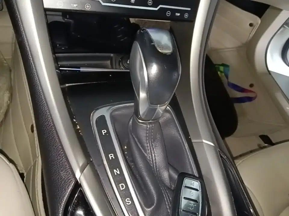 Ford Mondeo 2013 2.0L GTDi 200 Fashion Edition — миниатюра 16